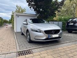 Silber Gebraucht 2015 Volvo V40 Linje You! Kombi | 14.000 € (Fairer Preis)