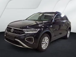 Deep black perleffekt (metallic) Gebraucht 2024 VW T-Roc Life SUV | 21.700 € (Guter Preis)