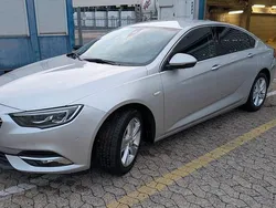 Silber Gebraucht 2018 Opel Insignia Business Limousine | 12.000 € (Etwas zu teuer)