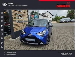 Kyotoblau mit schwarzem dach (metallic) Gebraucht 2021 Toyota Aygo Kleinwagen | 13.290 € (Etwas zu teuer)