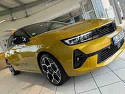 Gelb Gebraucht 2024 Opel Astra Ultimate Limousine | 28.860 € (Etwas zu teuer)