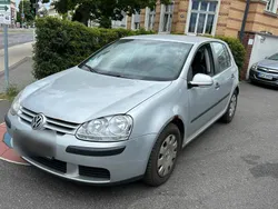 Silber Gebraucht 2005 VW Golf V Limousine | 1.300 €