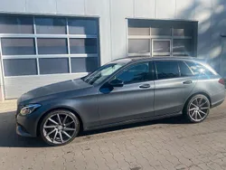 Schwarz/baltic black Gebraucht 2017 Mercedes C200 Avantgarde Kombi | 11.950 €