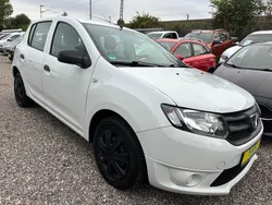 Weiß Gebraucht 2014 Dacia Sandero Ambiance Kleinwagen | 4.700 €