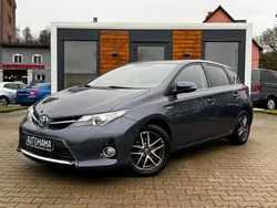 Blau Gebraucht 2015 Toyota Auris Hybrid Edition Limousine | 13.600 € (Etwas zu teuer)