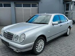 Silber Gebraucht 1997 Mercedes E280 Limousine | 9.999 €