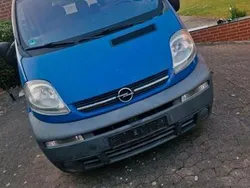 Blau Gebraucht 2005 Opel Vivaro Van | 4.800 € (Etwas zu teuer)