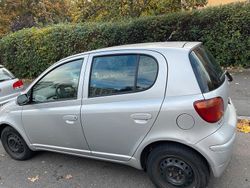 Silber Gebraucht 2004 Toyota Yaris Kleinwagen | 2.200 € (Fairer Preis)