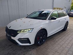 Weiß Gebraucht 2022 Skoda Octavia RS Limousine | 26.899 € (Fairer Preis)