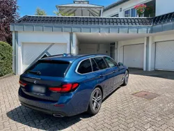 Blau Gebraucht 2022 BMW 520 Kombi | 33.999 € (Fairer Preis)