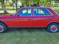 Rot Gebraucht 1982 Mercedes 200 Limousine | 27.500 €