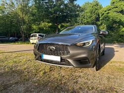 Grau Gebraucht 2016 Infiniti Q30 Limousine | 10.999 €