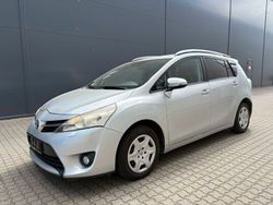 Silber Gebraucht 2013 Toyota Verso Van / Kleinbus | 3.900 € (Fairer Preis)