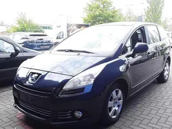 Blau Gebraucht 2011 Peugeot 5008 Business-Line Van / Kleinbus | 3.200 € (Guter Preis)