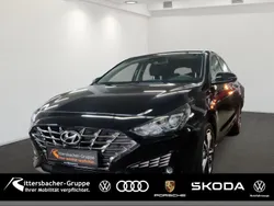 Phantom black Gebraucht 2023 Hyundai i30 Trend Limousine | 20.990 € (Fairer Preis)