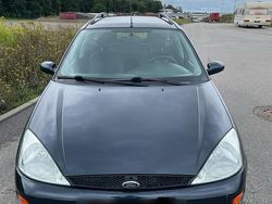 Blau Gebraucht 2001 Ford Focus Futura Kombi | 470 € (Guter Preis)