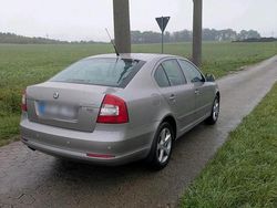 Gold Gebraucht 2010 Skoda Octavia Limousine | 3.650 € (Teuer)