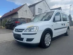 Weiß Gebraucht 2009 Opel Combo Van / Kleinbus | 2.900 € (Fairer Preis)