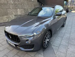 Grau Gebraucht 2018 Maserati Levante SUV | 40.999 €