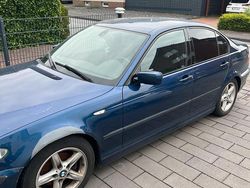 Blau Gebraucht 2004 BMW 318 Limousine | 1.300 €