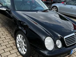 Schwarz Gebraucht 2000 Mercedes CLK200 Elegance Coupé | 10.000 €