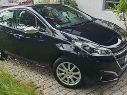 Blau Gebraucht 2016 Peugeot 208 Allure Kleinwagen | 5.500 € (Guter Preis)