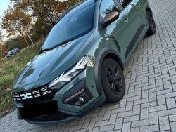 Grün Gebraucht 2023 Dacia Jogger Extreme Van / Kleinbus | 22.999 € (Teuer)