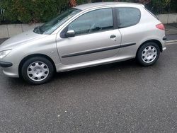 Silber Gebraucht 2005 Peugeot 206 Kleinwagen | 1.850 €