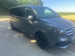 Grau Gebraucht 2022 Mercedes V250 Van / Kleinbus | 42.500 €