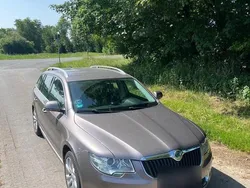 Braun Gebraucht 2010 Skoda Superb Kombi | 7.290 €