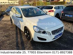 Weiß Gebraucht 2012 Volvo V60 Momentum Kombi | 8.500 € (Fairer Preis)