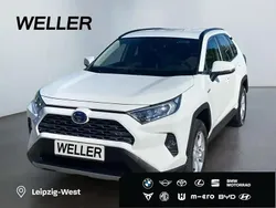 Weiss Gebraucht 2021 Toyota RAV4 Hybrid Business Edition SUV | 27.990 € (Fairer Preis)