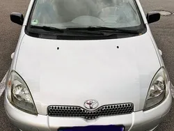 Silber Gebraucht 2001 Toyota Yaris Sol Limousine | 2.700 € (Fairer Preis)