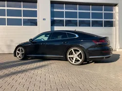 Schwarz Gebraucht 2018 VW Arteon R-line Limousine | 25.490 €