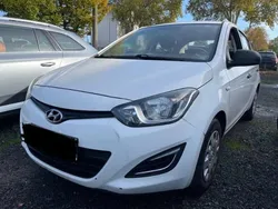 Weiß Gebraucht 2014 Hyundai i20 Edition Kleinwagen | 2.350 €