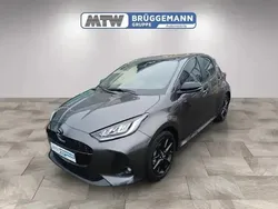Grau Gebraucht 2024 Mazda 2 Center-Line Limousine | 22.490 € (Fairer Preis)