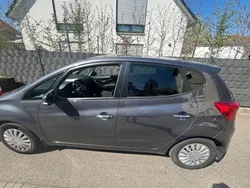 Grau Gebraucht 2017 Hyundai ix20 Trend Van / Kleinbus | 7.100 € (Guter Preis)