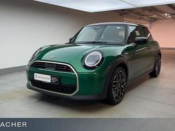Grün Gebraucht 2024 Mini Cooper S Favoured Kleinwagen | 31.588 € (Etwas zu teuer)