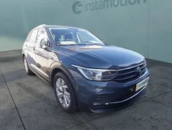 Grau Gebraucht 2024 VW Tiguan Life SUV | 30.040 € (Fairer Preis)