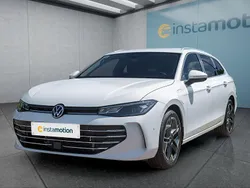 Weiß Neu 2025 VW Passat Kombi | 43.899 € (Superpreis)