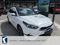 Weiß Neu 2025 Kia Ceed Platinum Edition Limousine | 31.470 € (Etwas zu teuer)