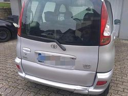 Grau Gebraucht 2005 Toyota Yaris Kombi | 1.800 € (Fairer Preis)
