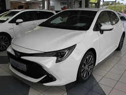 Weiß Gebraucht 2021 Toyota Corolla Team Limousine | 17.890 € (Fairer Preis)