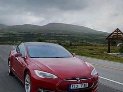 Rot Gebraucht 2016 Tesla Model S Kleinwagen | 22.000 € (Teuer)