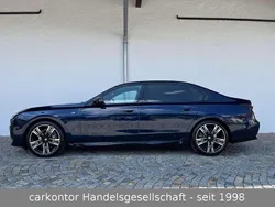 Tansanitblau ii metallic Gebraucht 2023 BMW 740 M Sport Limousine | 121.500 €