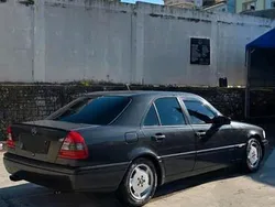 Schwarz Gebraucht 2025 Mercedes 180 Limousine | 4.500 €