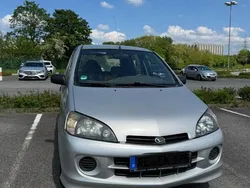 Silber Gebraucht 2005 Daihatsu YRV Plus Van / Kleinbus | 500 €