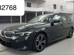 Black sapphire metallic Gebraucht 2024 BMW 330 M Sport Kombi | 36.450 € (Guter Preis)