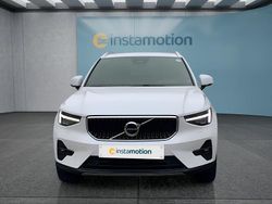 Weiß Gebraucht 2024 Volvo XC40 Core SUV | 35.949 € (Fairer Preis)