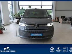 Grau Gebraucht 2023 VW Multivan Life Van / Kleinbus | 45.890 € (Superpreis)